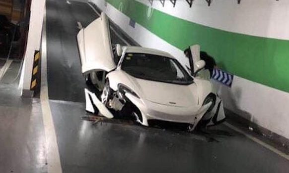 McLaren Damaged By Parking Ramp - Automacha