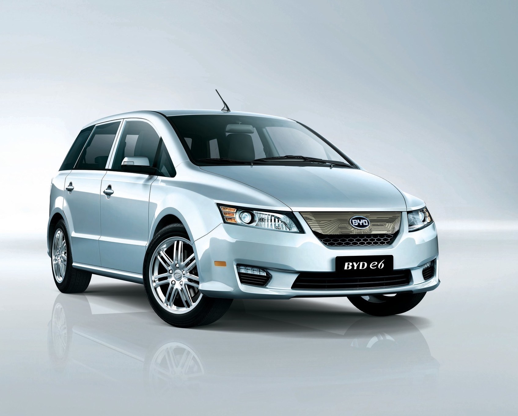 byd launched the e6 electric car in singapore