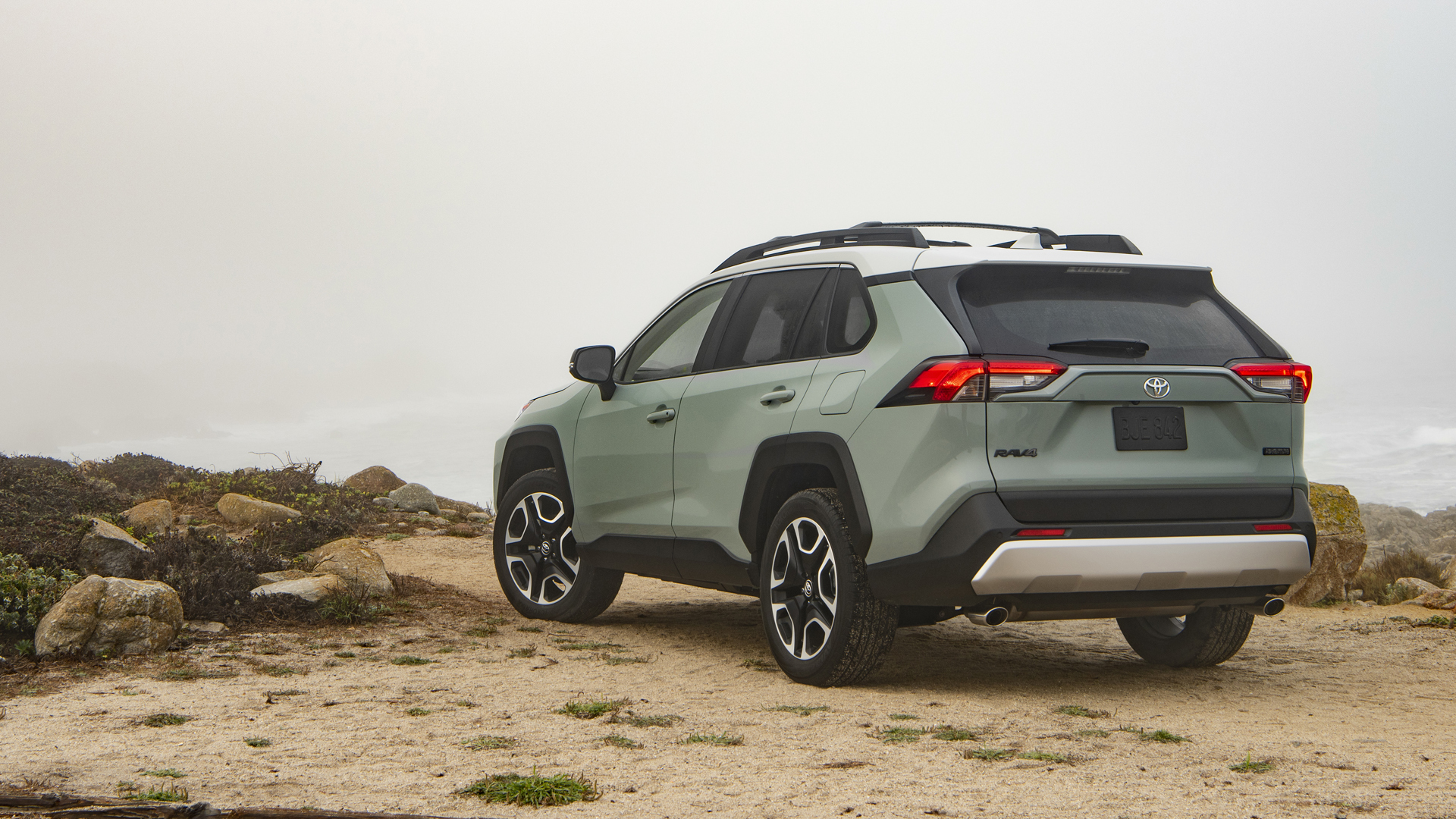 The 2019 Toyota RAV4 gets IIHS' highest rating: Top Safety Pick ...