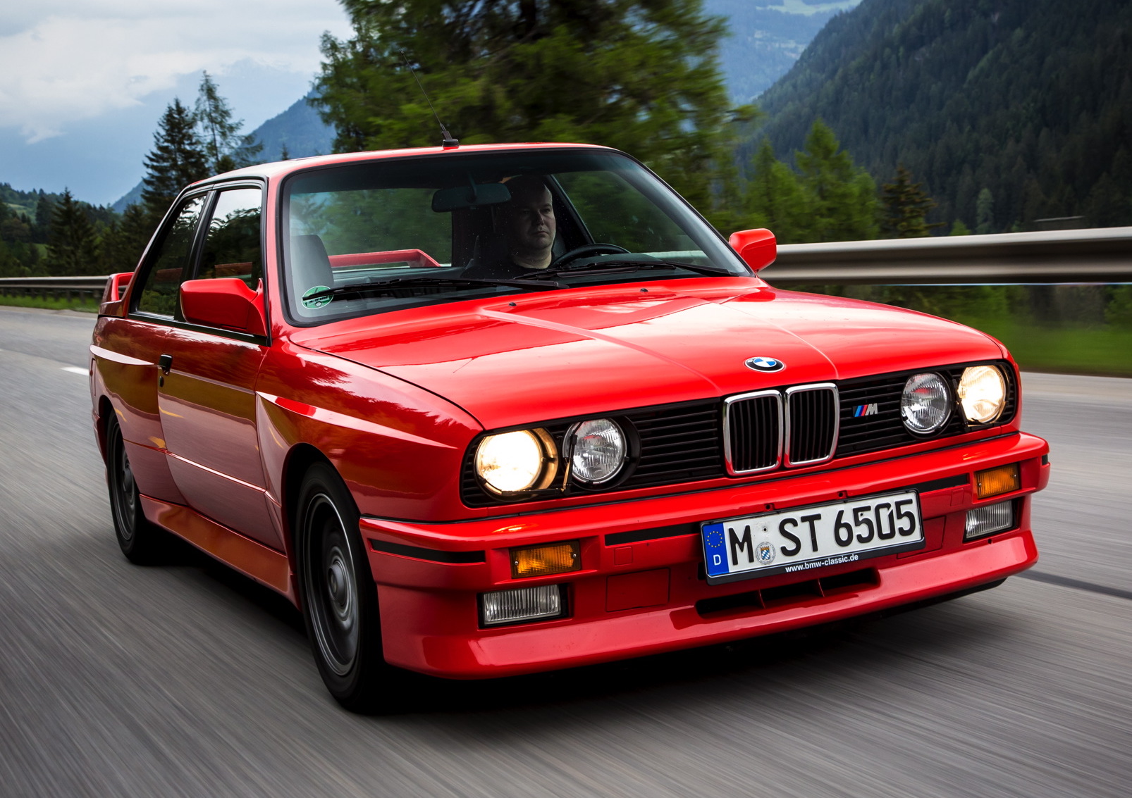 BMW E30 M3_red