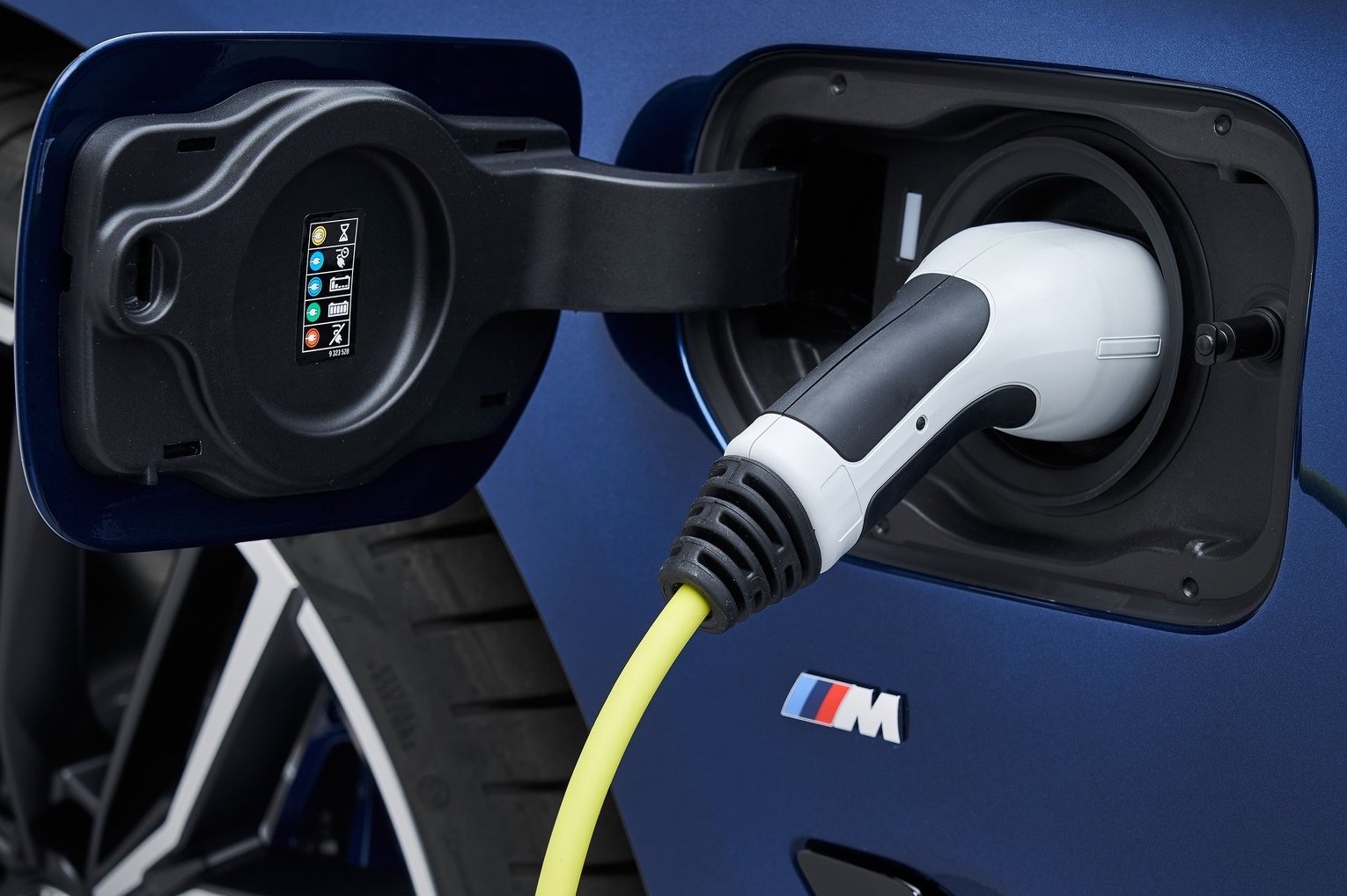 BMW 5-Series 2021 model unveiled_charging