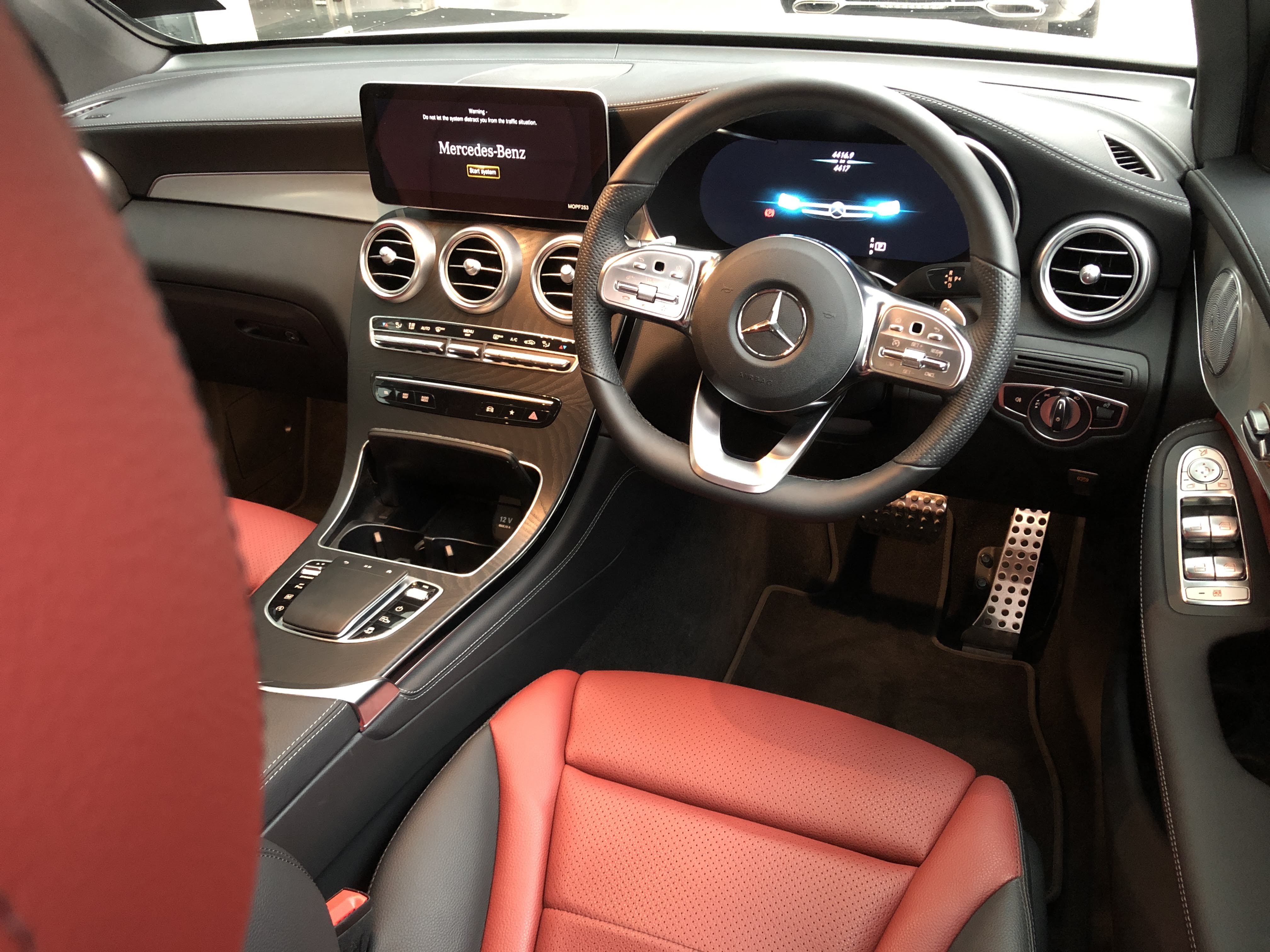 Mercedes-Benz GLC300 4-Matic_front seat