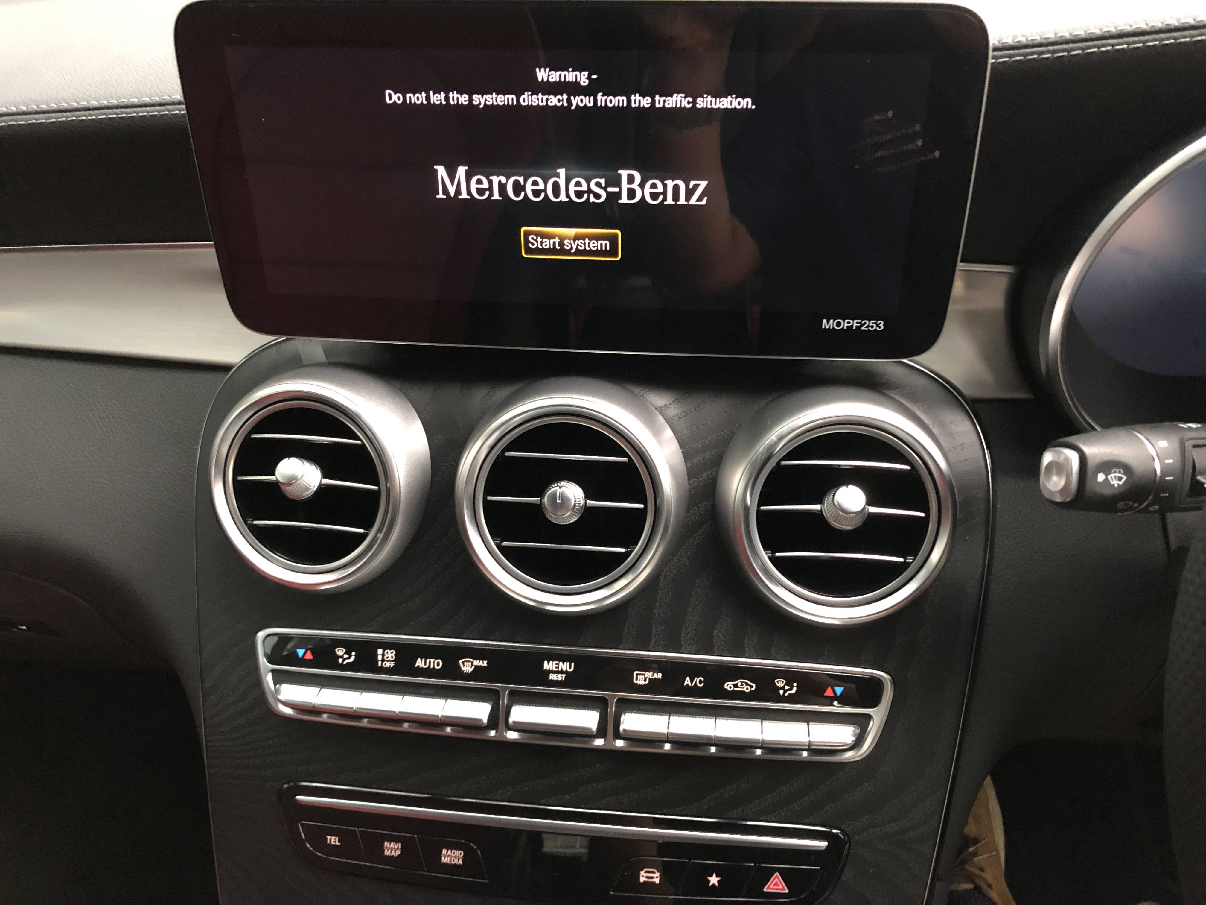 Mercedes-Benz GLC300 4-Matic_screen