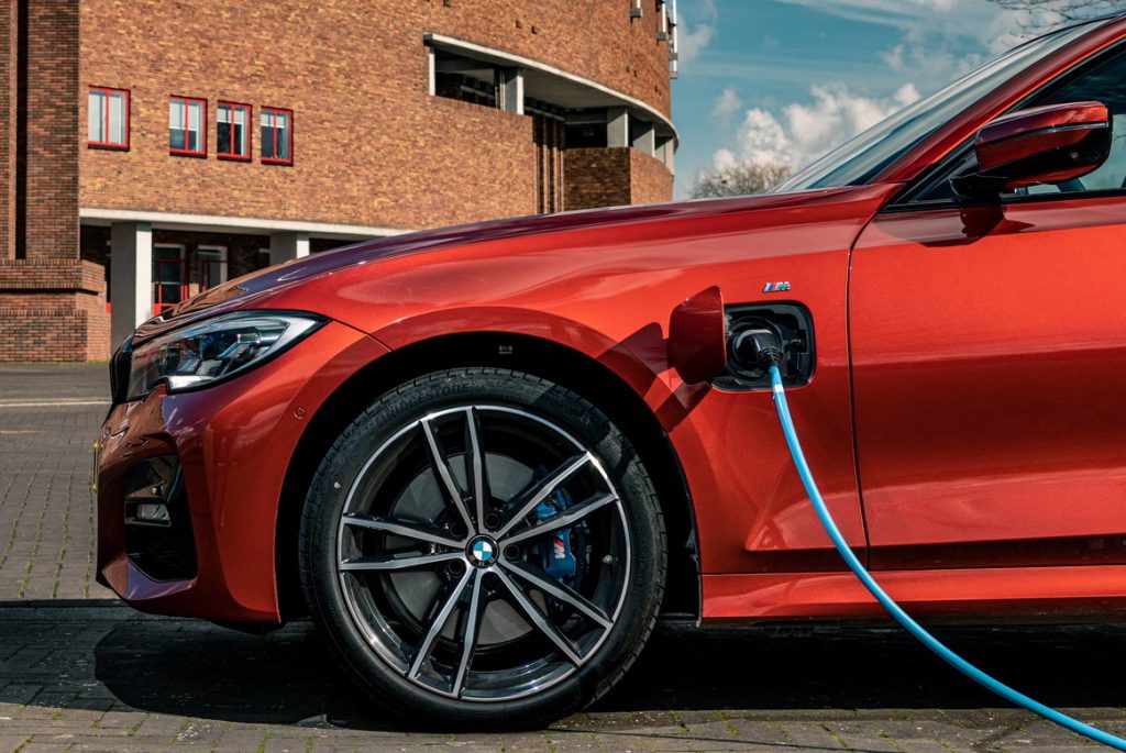 BMW 330e PHEV charging