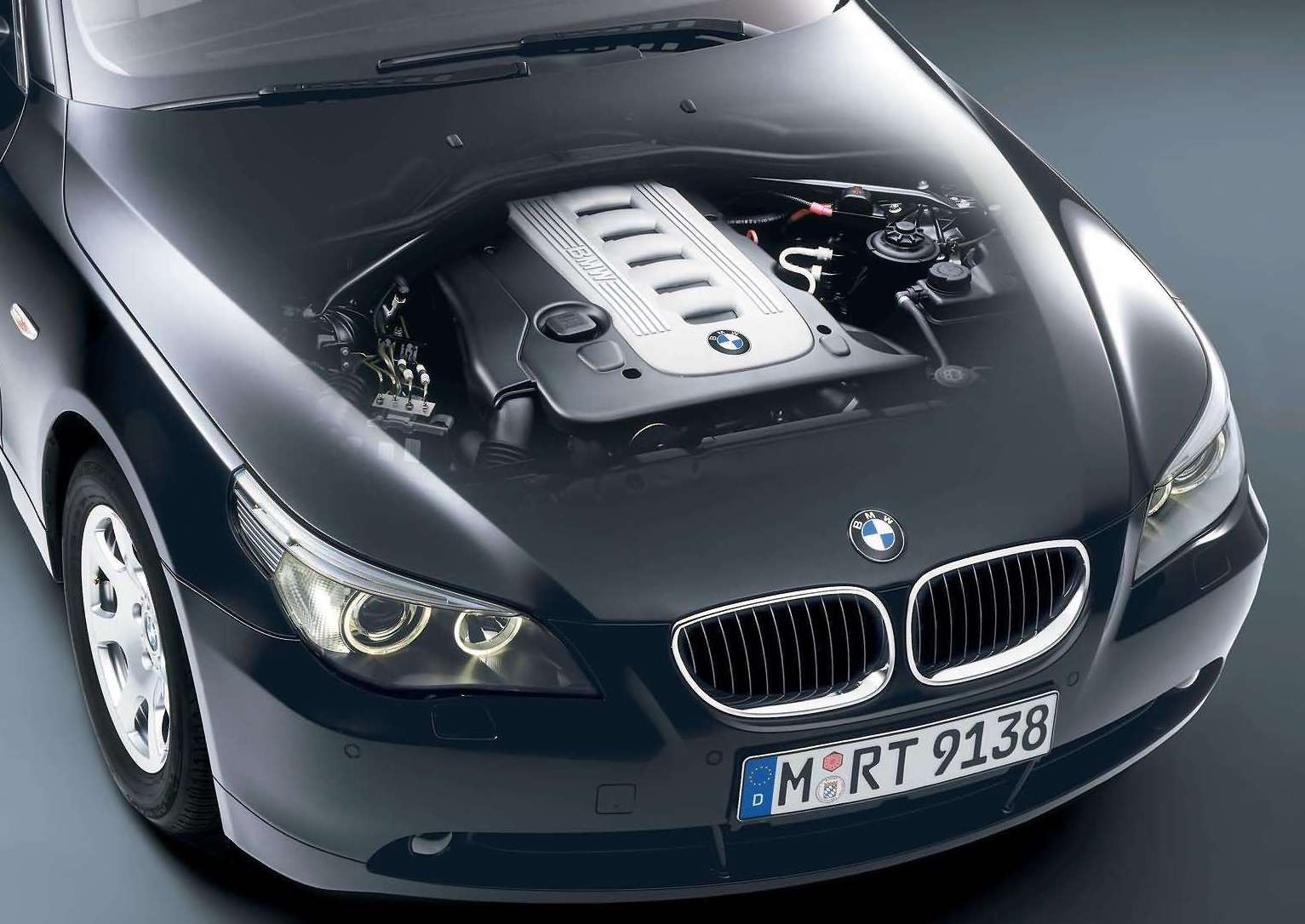 BMW E60 5 Series_2004 engine
