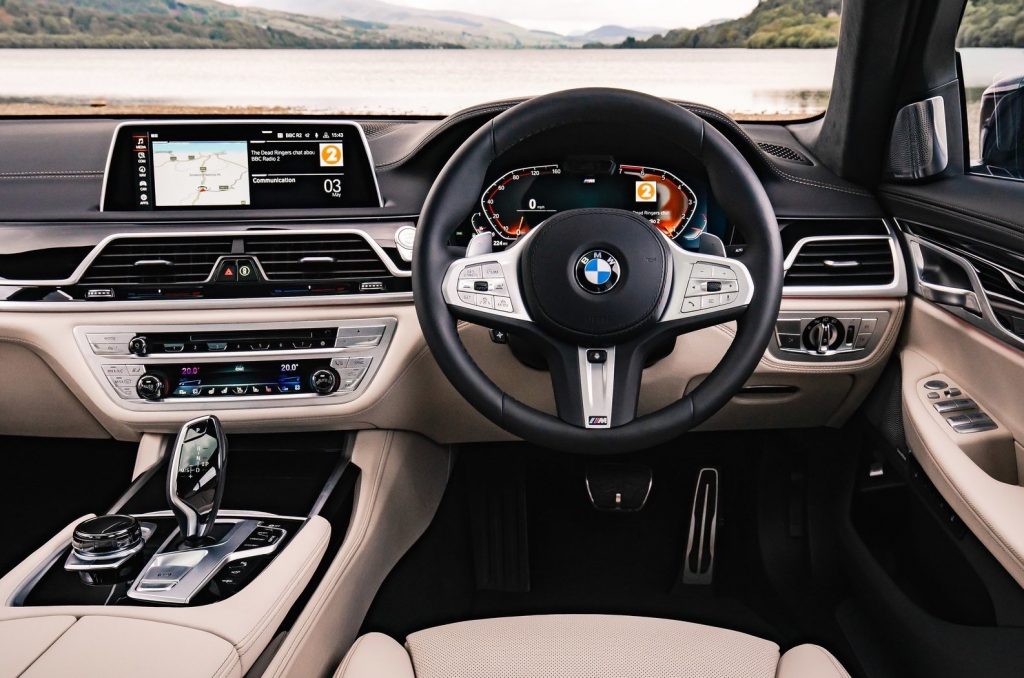 2020 BMW 740Le_dashboard