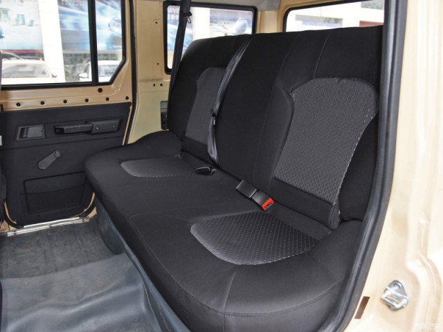 BJ212_rear seat