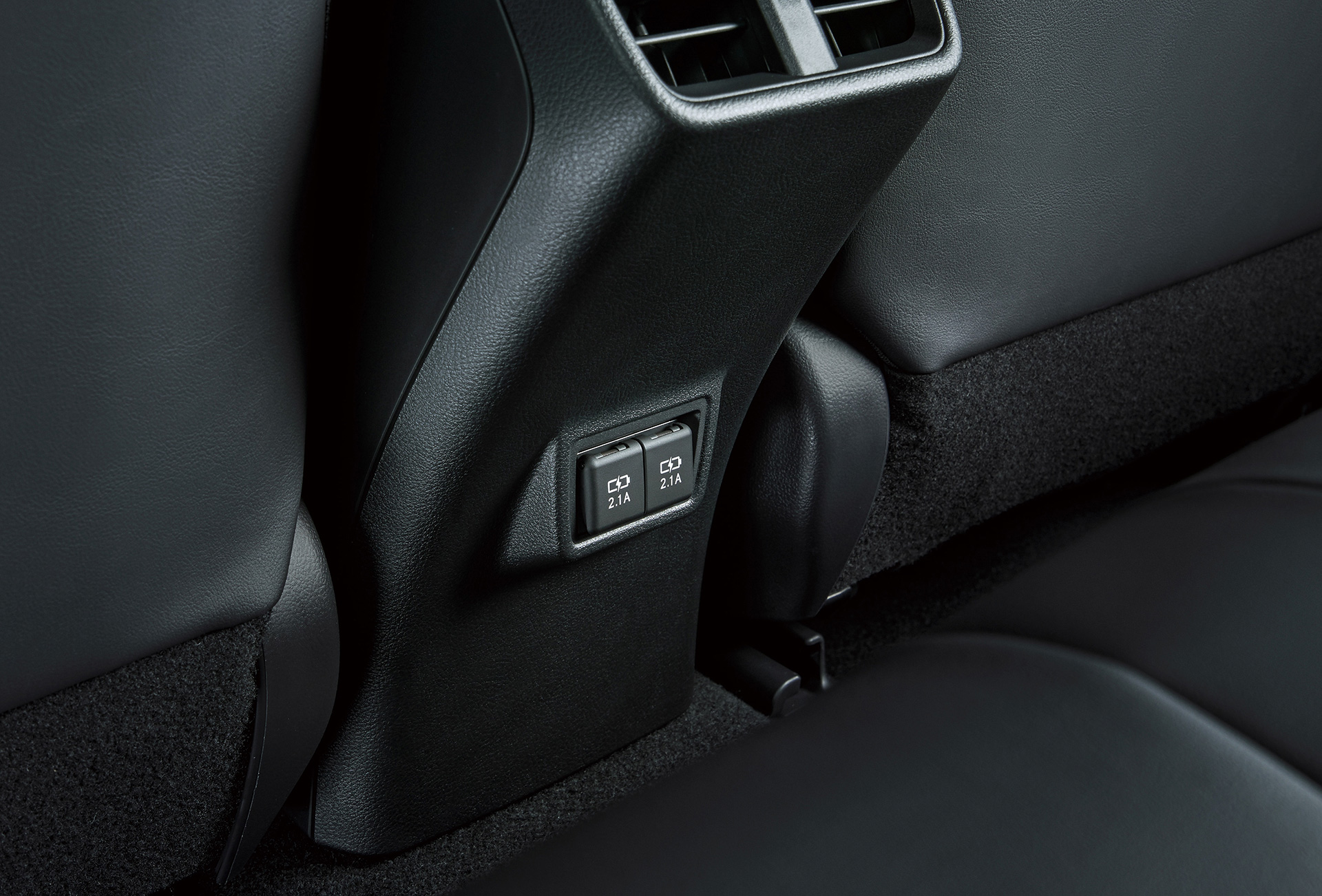 Lexus UX200 Crossover_2020 rear power outlets