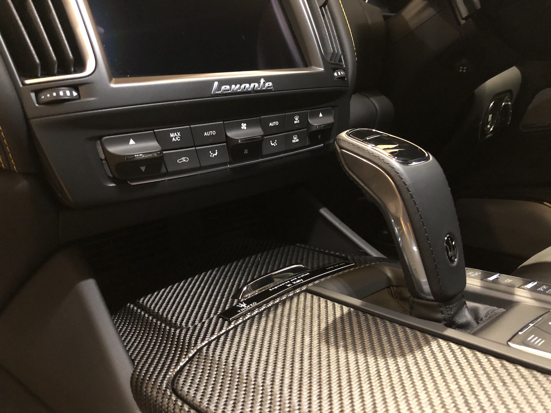 Maserati Levante Trofeo gear shift