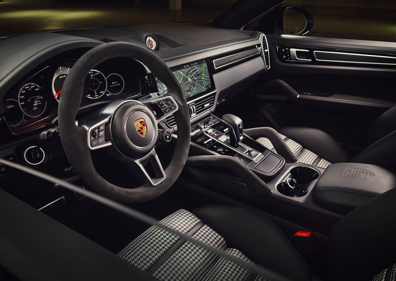 Porsche Cayenne GTS Coupe_dashboard