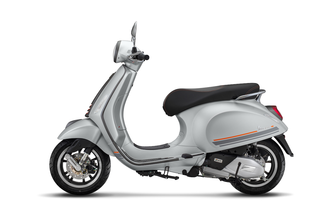 Vespa Primavera 2020_silver matt side view