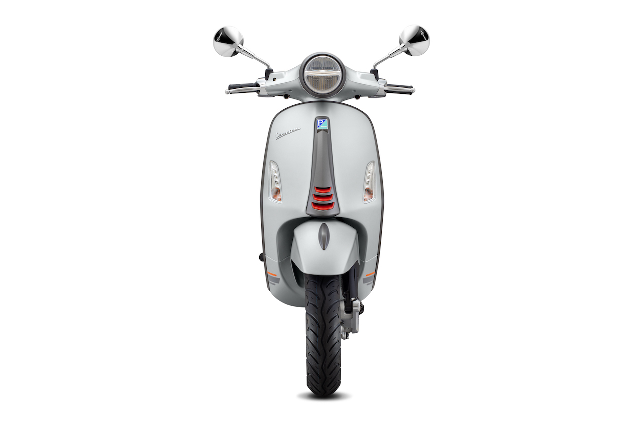 Vespa Primavera 2020_silver matt nose view