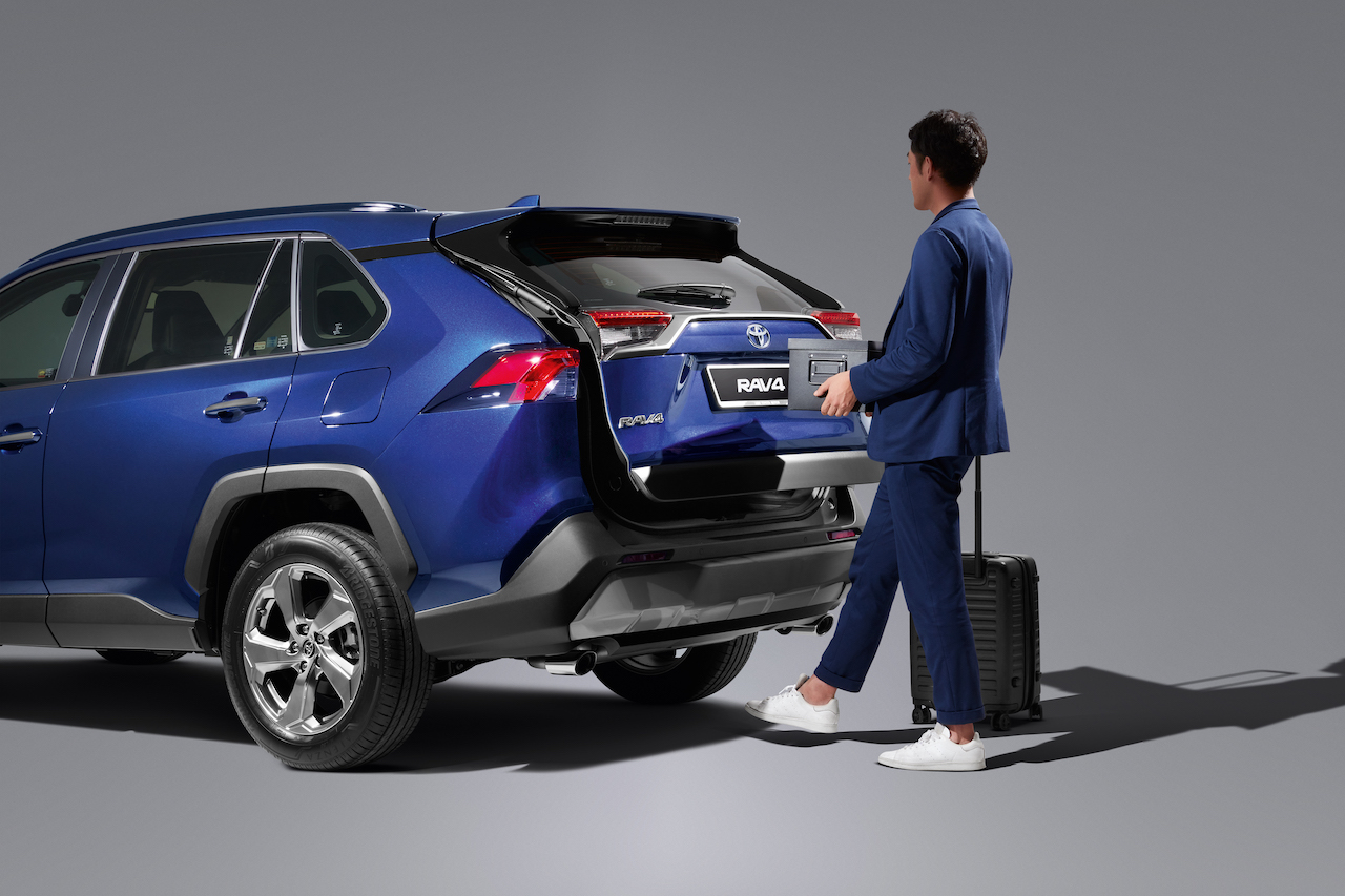 Toyota RAV4_2020_Launch_power boot