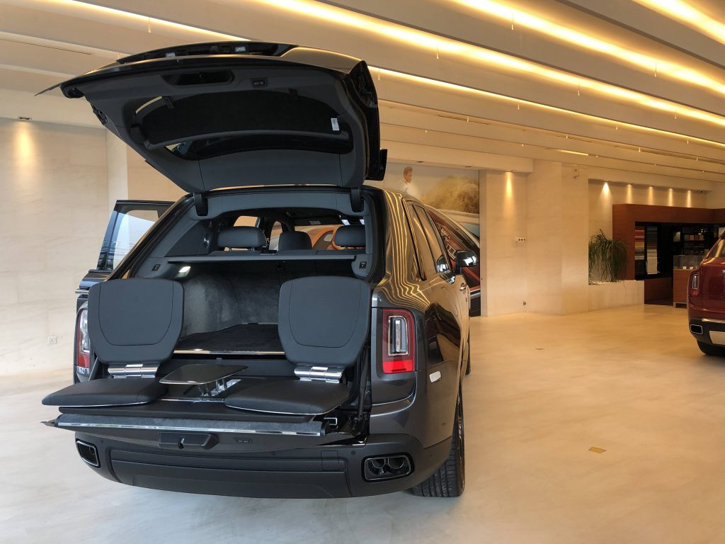 Rolls Royce Cullinan Goes Black With Black Badge Automacha