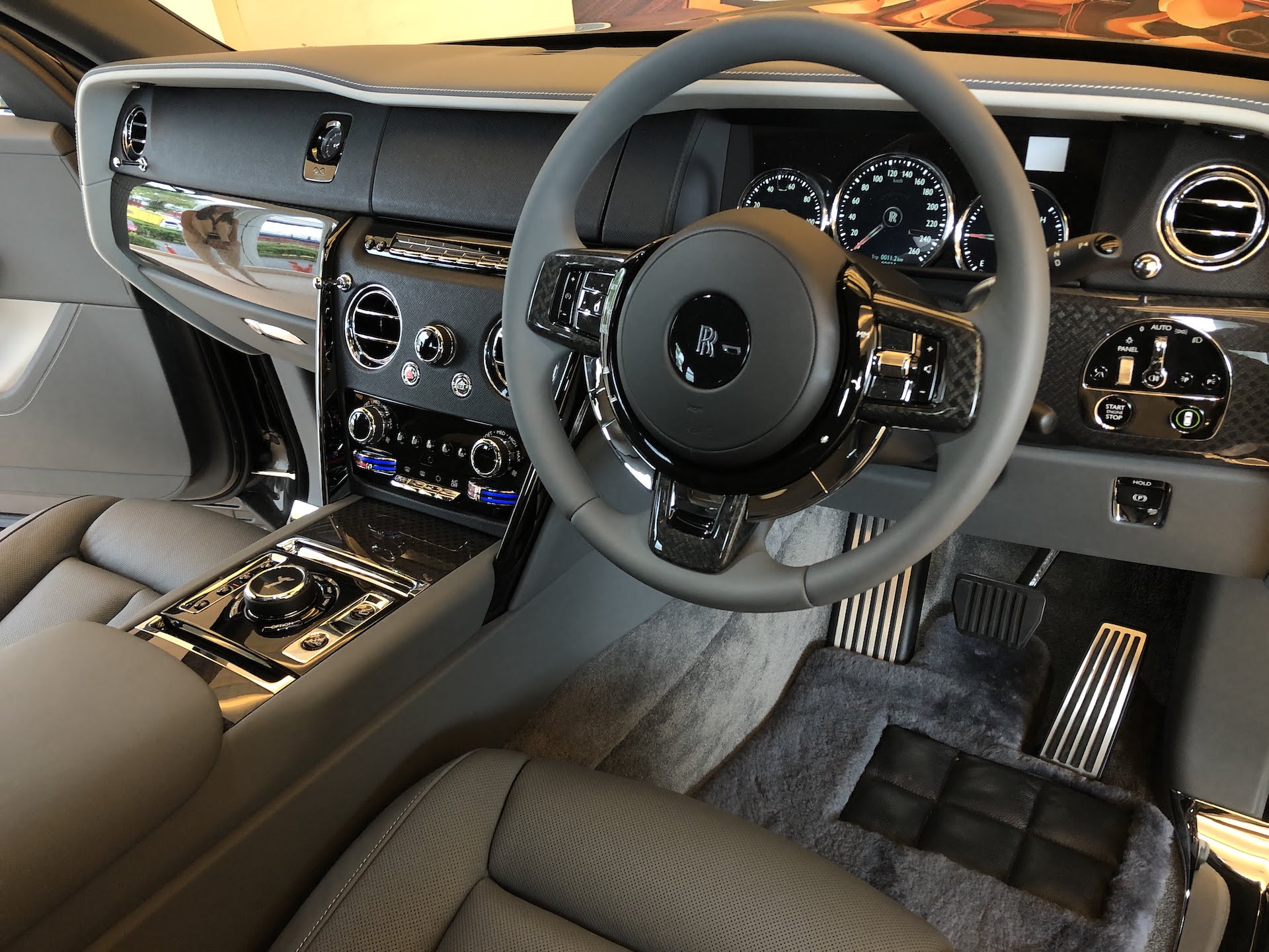 Rolls Royce Cullinan Black Badge_cabin