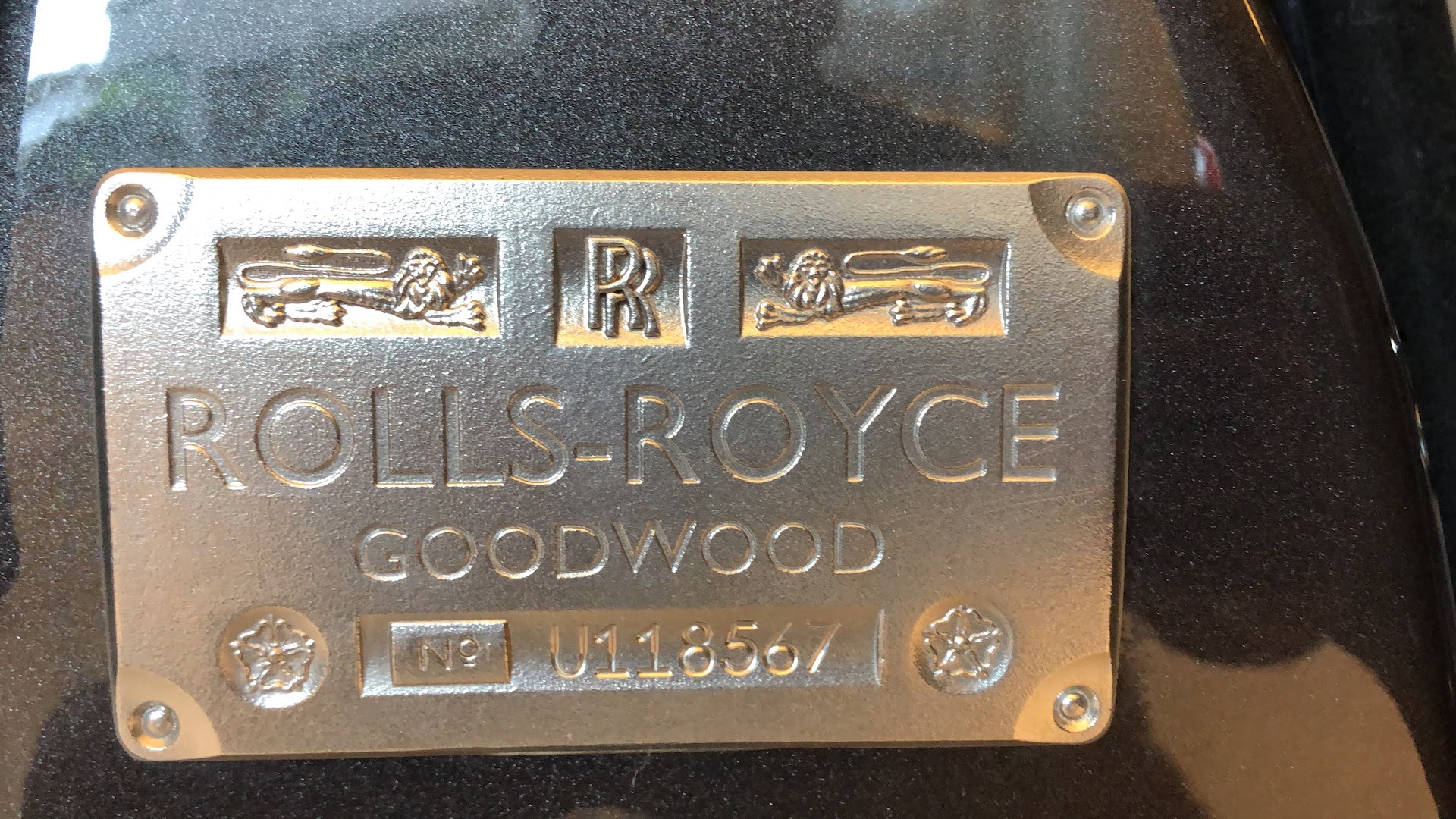 Rolls Royce Cullinan Black Badge_name plate