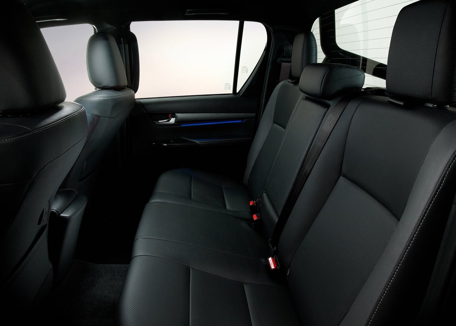 2021 Toyota Hilux facelift rear seats