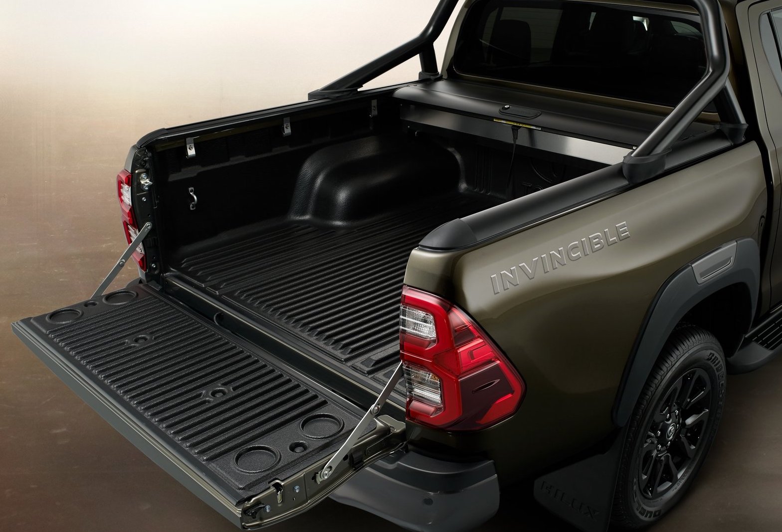 2021 Toyota Hilux facelift rear open deck