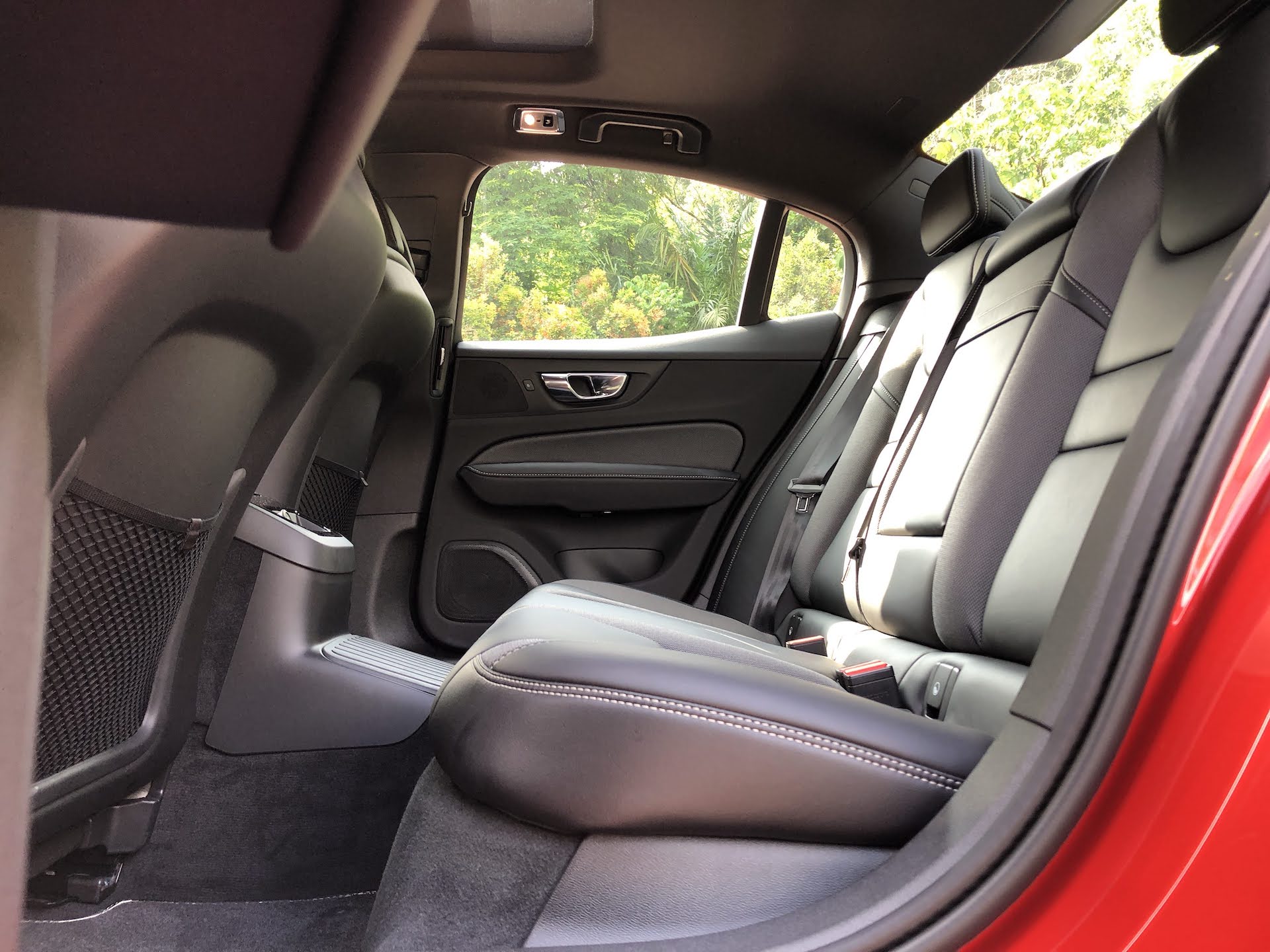 Volvo S60 T8 R-Design PHEV_rear seats