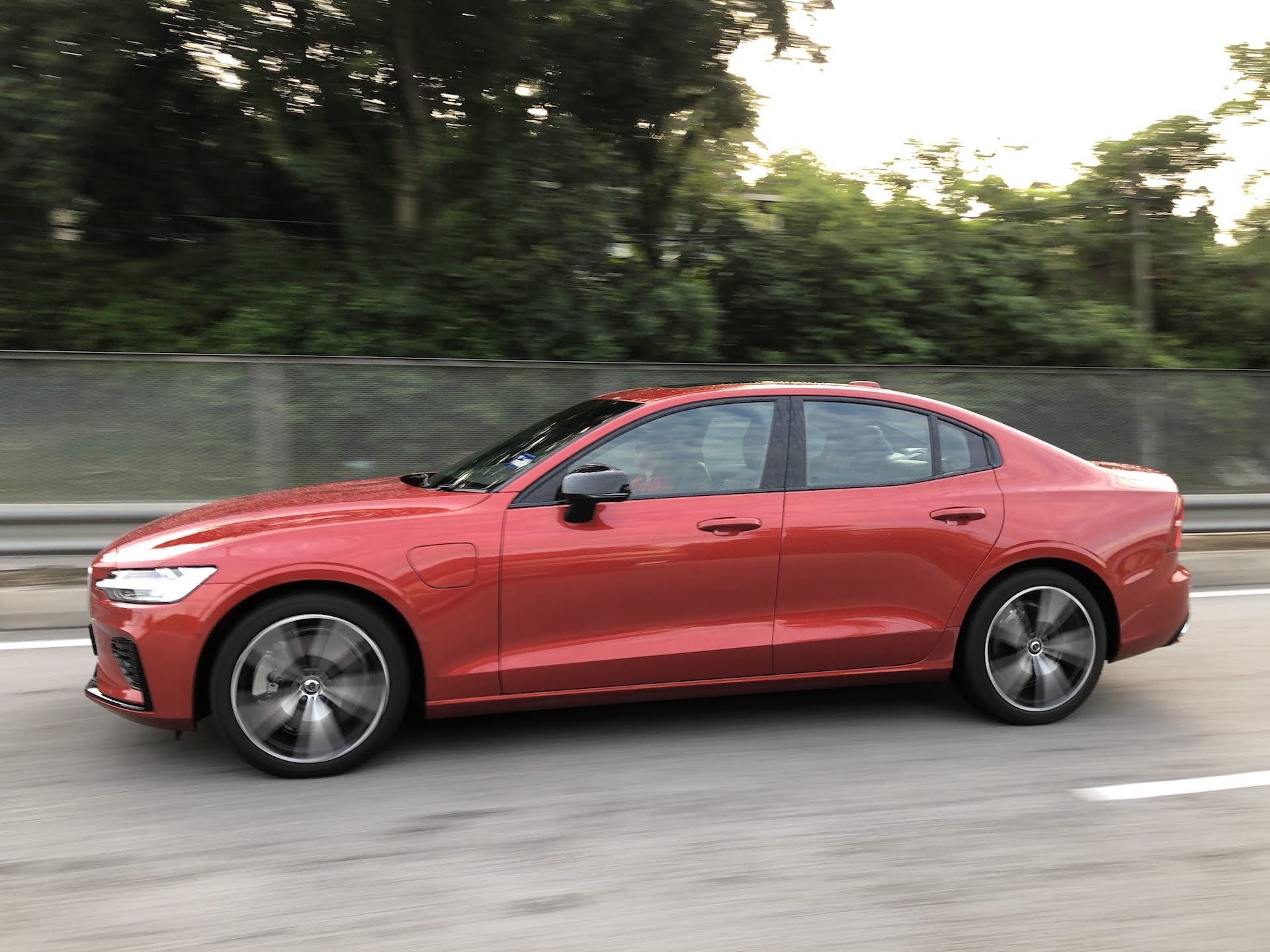 Volvo S60 T8 R-Design PHEV_side view