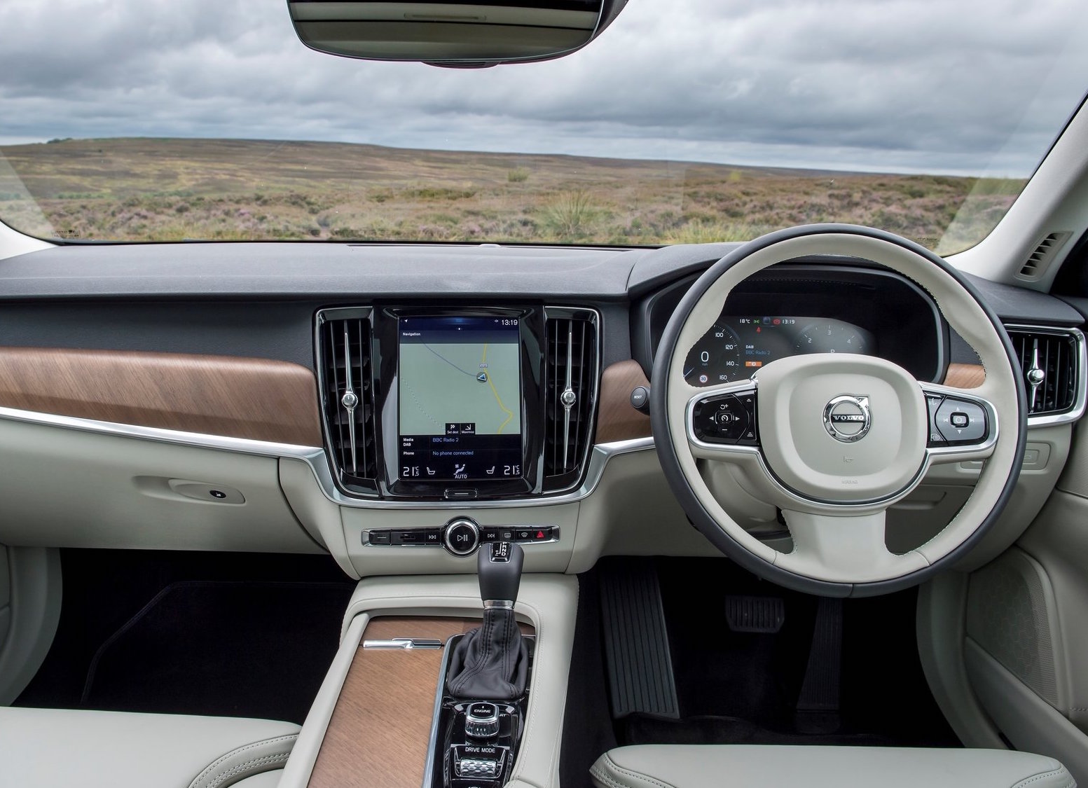 Volvo S90 cabin