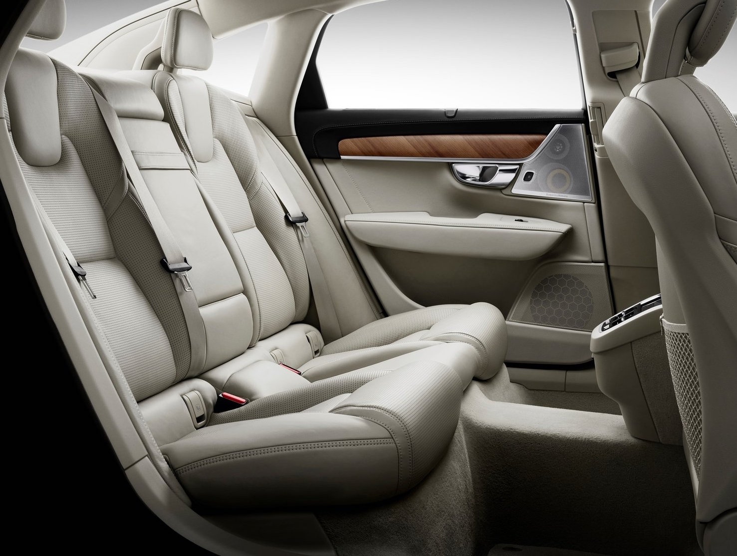 Volvo S90 cabin