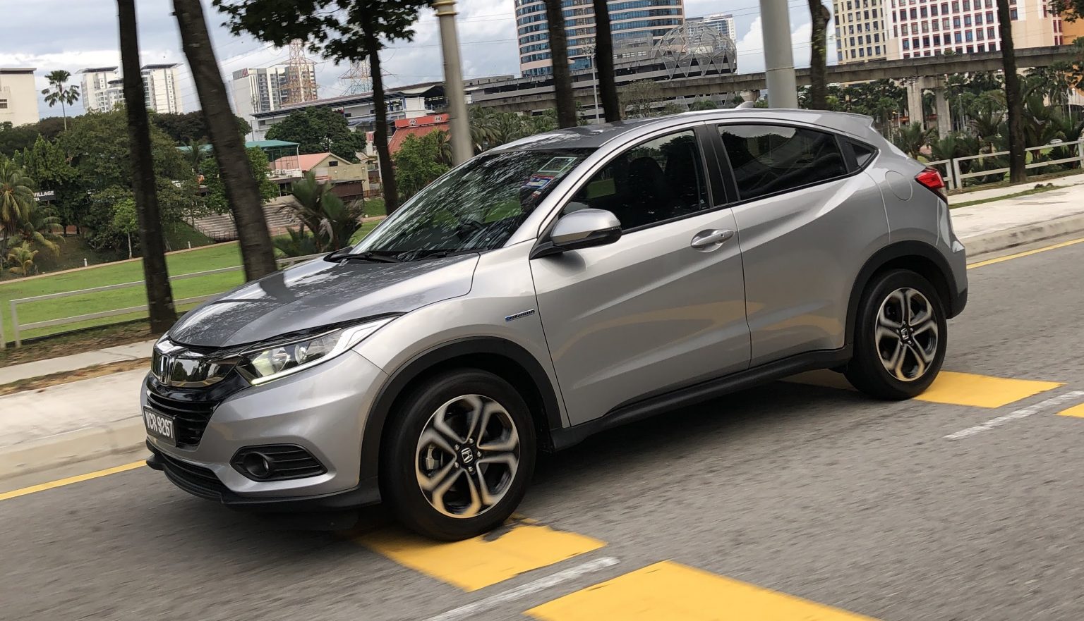 First Drive Impressions: Honda HR-V Hybrid - Automacha