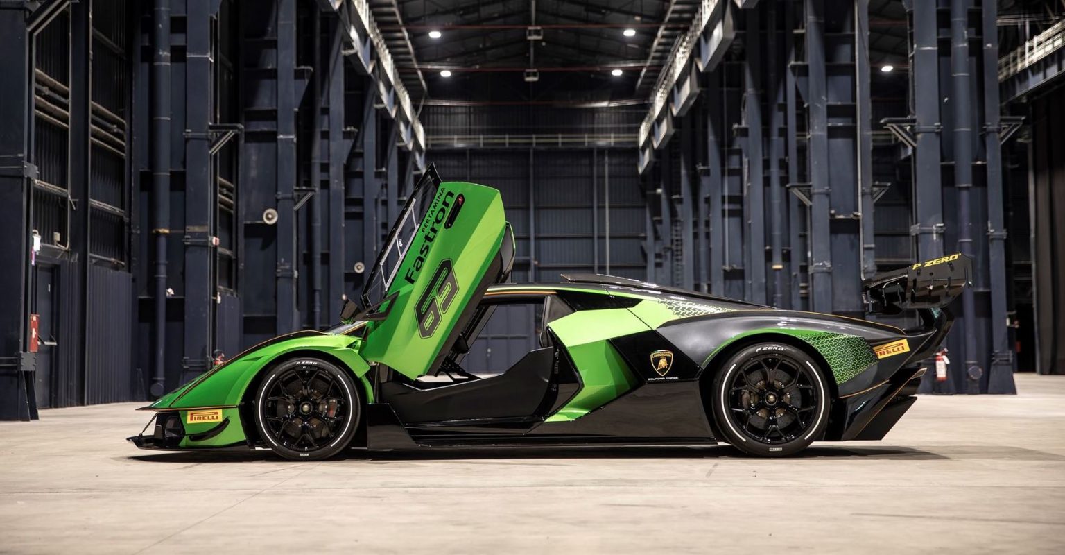 Essenza SCV12 Has A Full Carbon Roll Cage Automacha