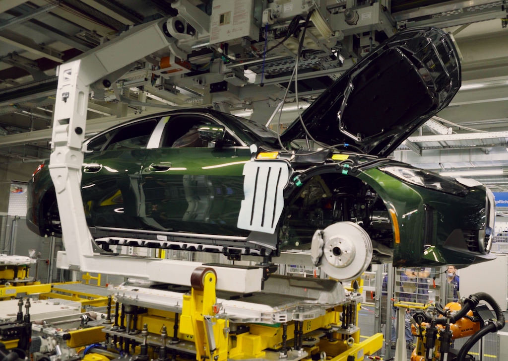 BMW i4 in production