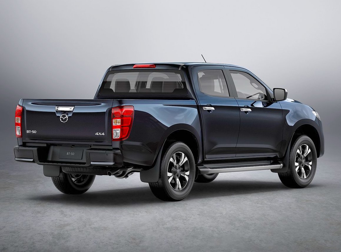 2021 Mazda BT-50 rear view