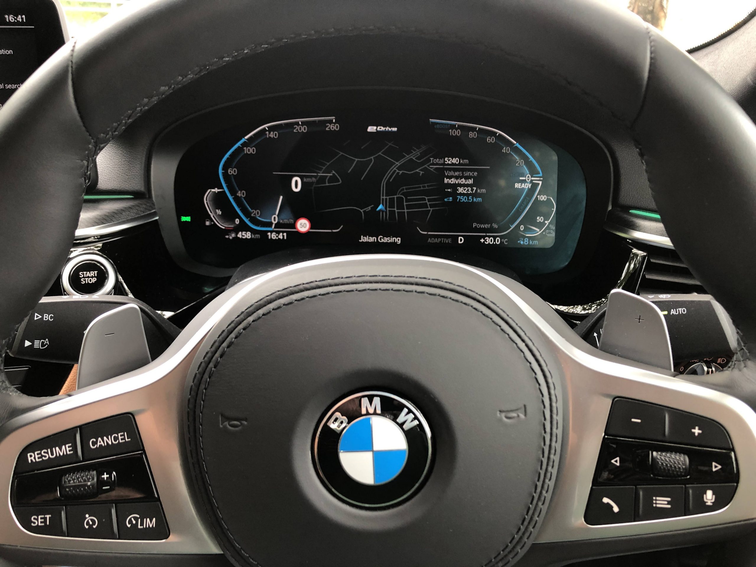 BMW 530e PHEV_features