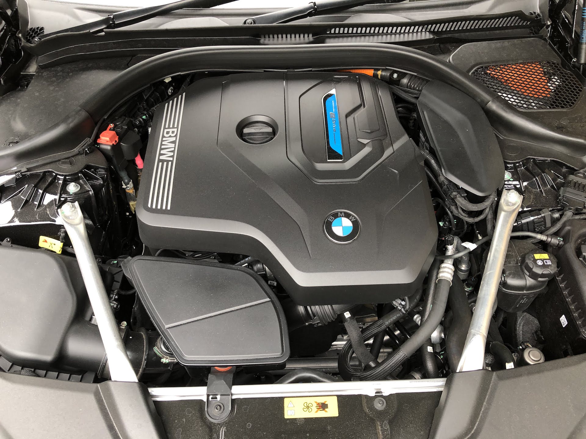 BMW 530e PHEV_engine