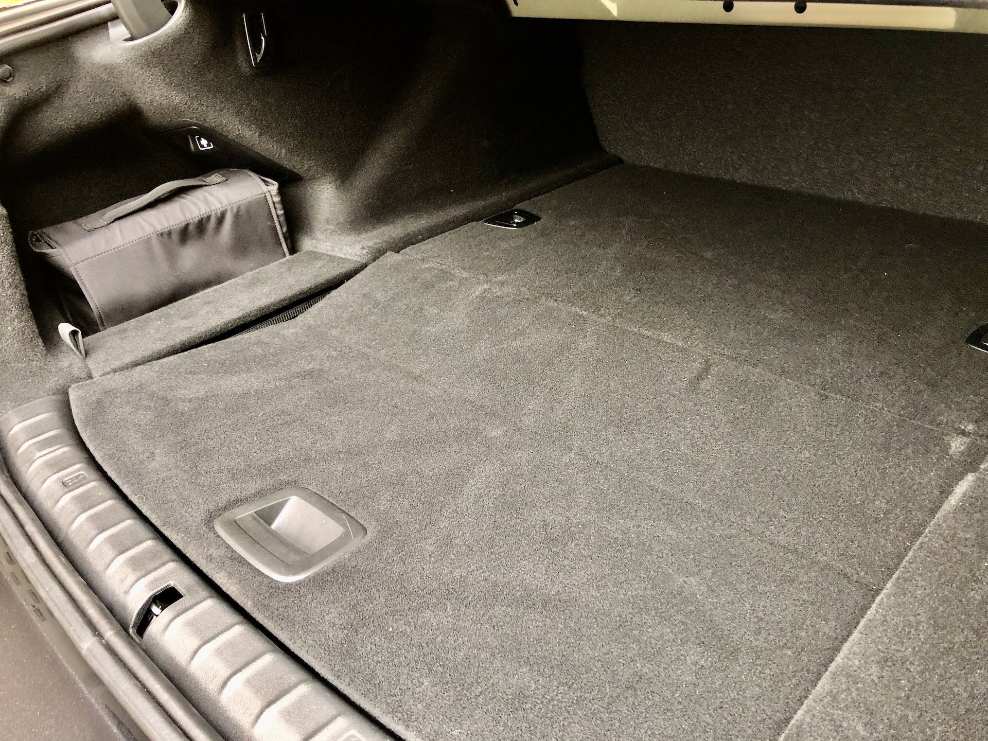 BMW 530e PHEV_luggage space