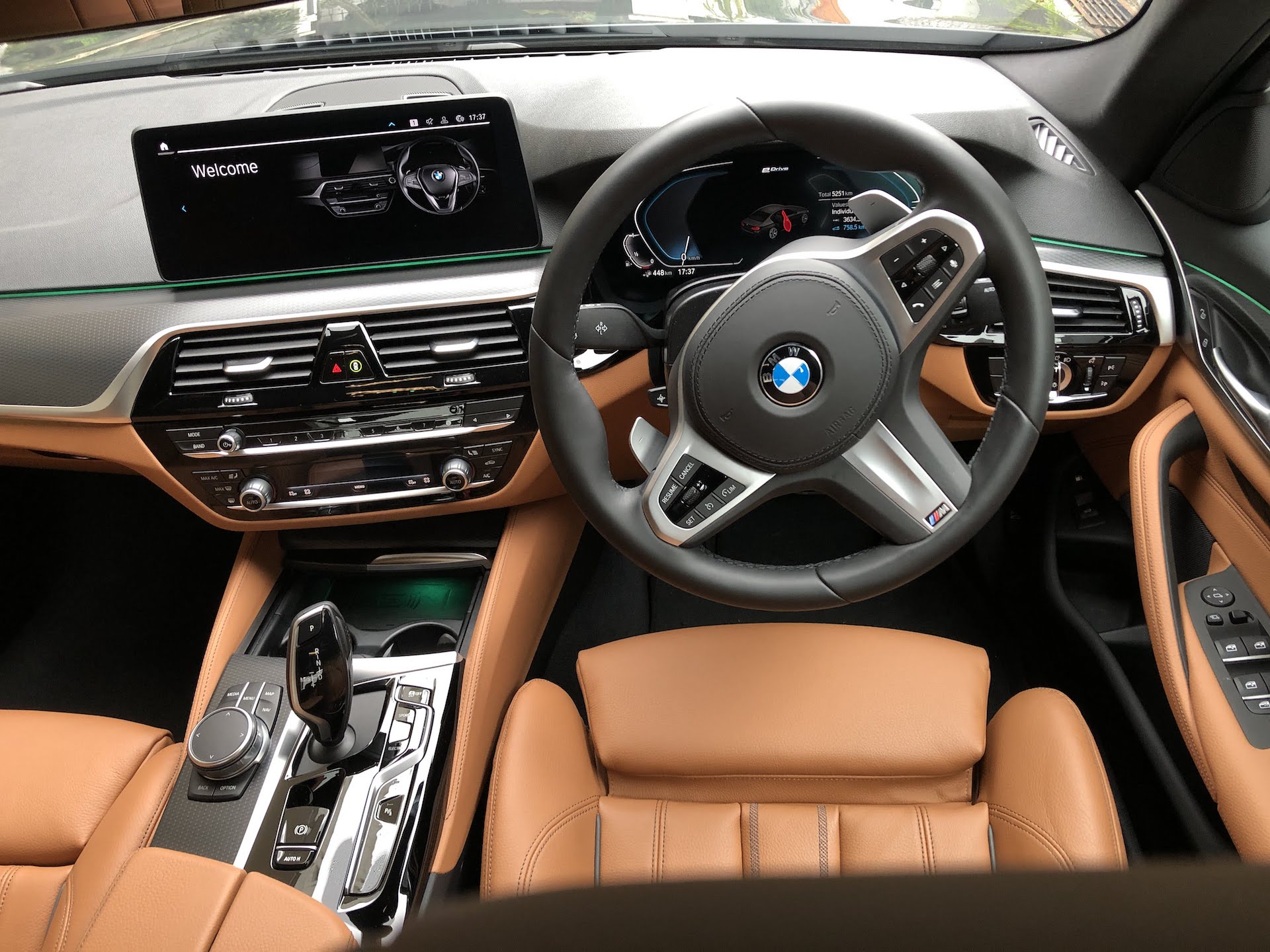 BMW 530e PHEV_cockpit