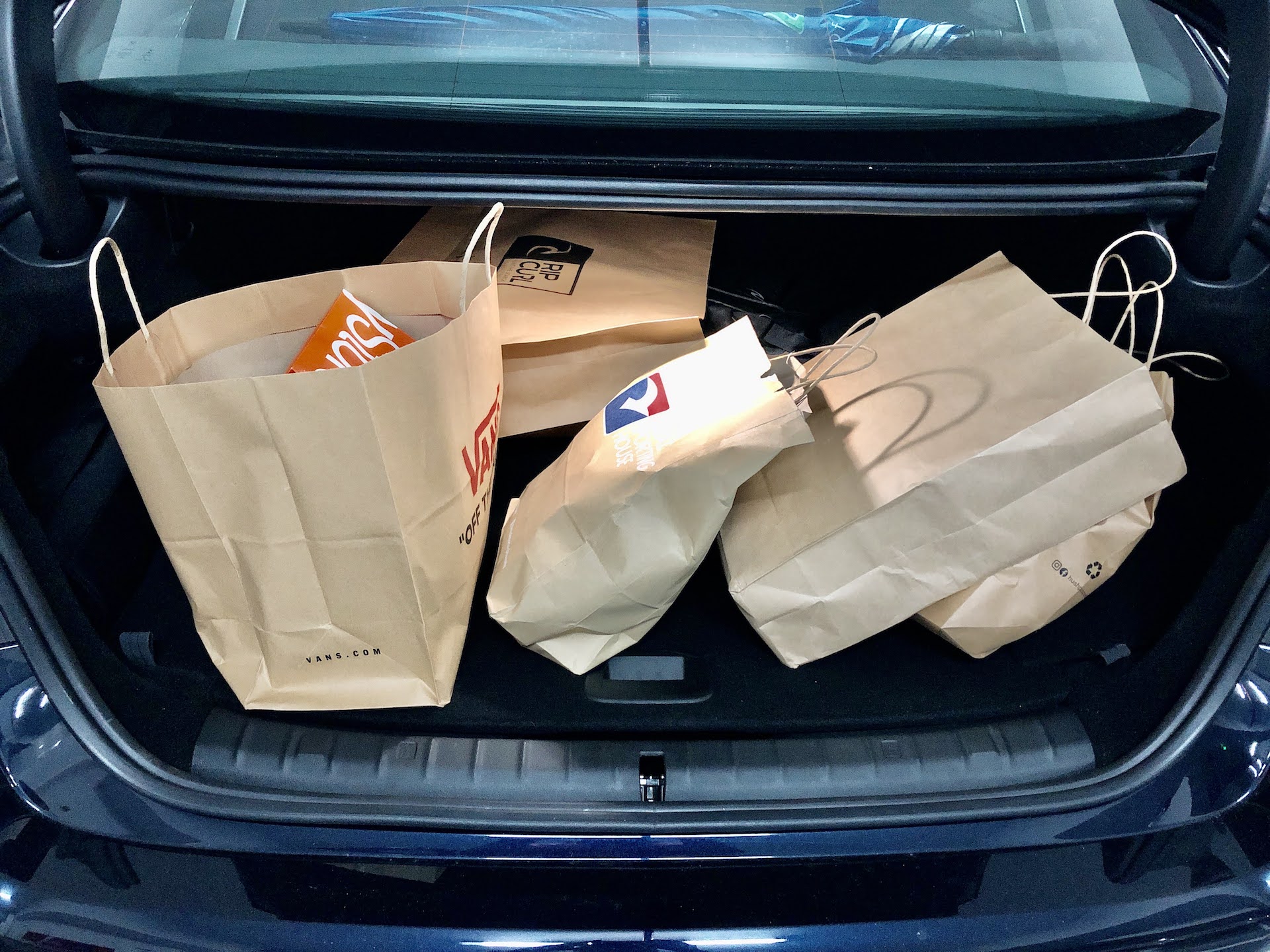 BMW 530e PHEV_shopping bags