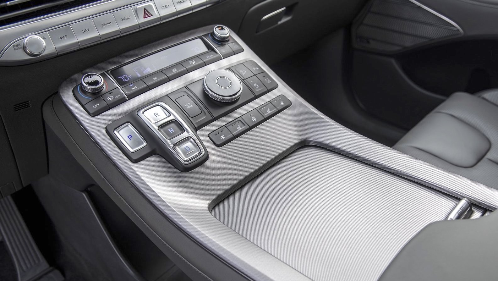 Hyundai PALISADE Luxury SUV_center console