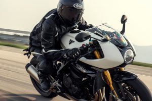 Triumph Speed Triple 1200 RR Accesorised