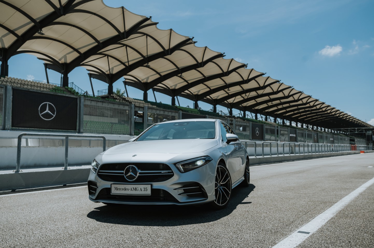 Mercedes-Benz have officially launched the locally assembled Mercedes-AMG A 35 4MATIC in Malaysia. It was introduced alongside the Mercedes-AMG GLA 35 4MATIC