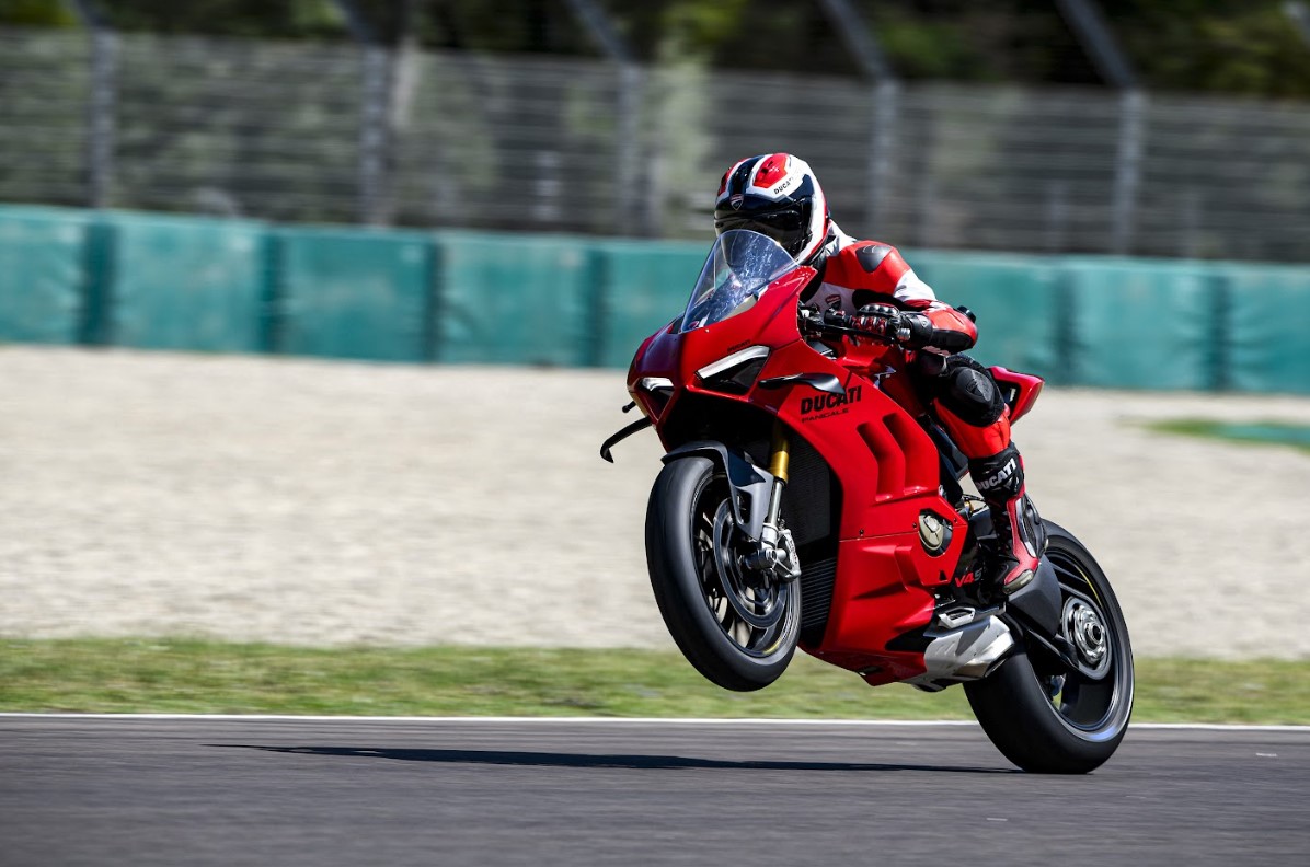 Ducati Panigale V4 and V4S arrives in Malaysia - Automacha