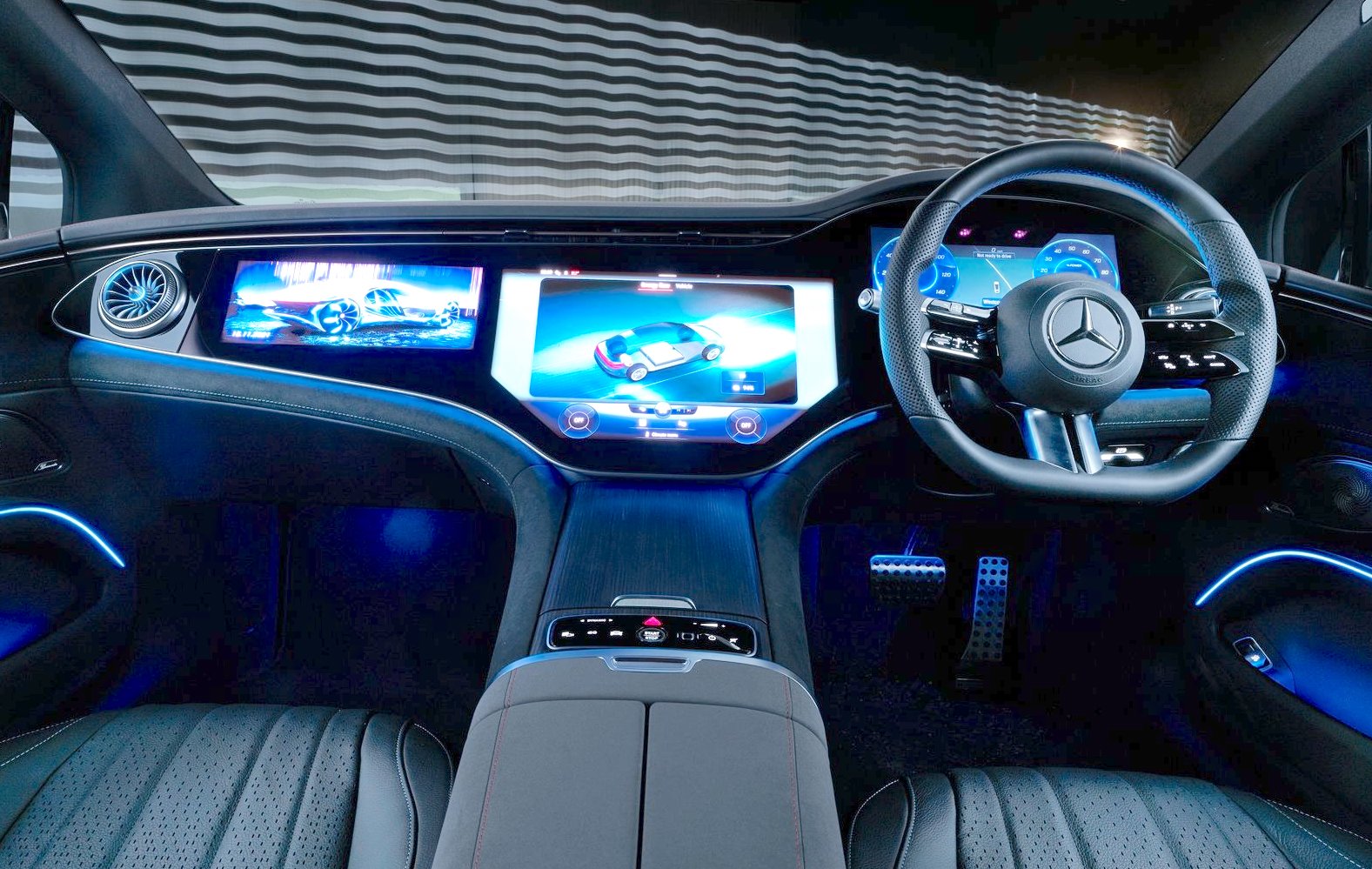 Mercedes-Benz EQS 450+ dashboard