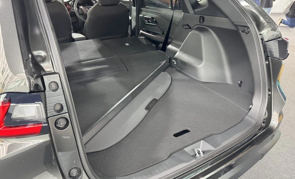 https://automacha.com/wp-content/uploads/2025/12/Perodua-TRAZ-Media-Preview_Rawanag_4643-1536x1152.jpg-copy-1024x621.jpg