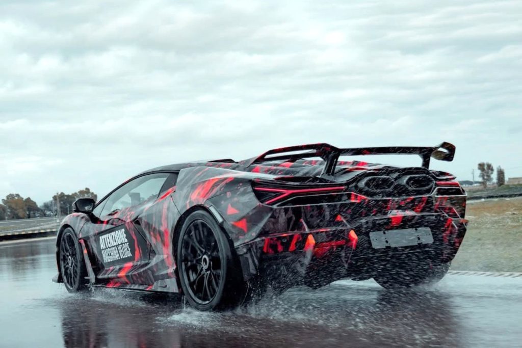 Lamborghini Revuelto SV
