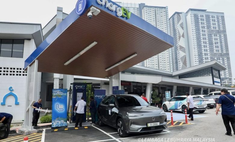 Awan Besar R&R DC Fast Charging